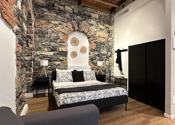 Urban Chic Black Daire